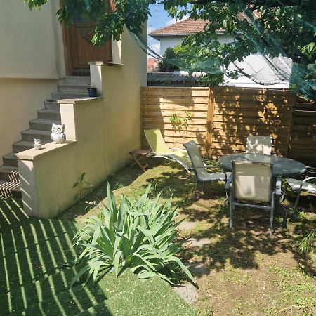 Appartement Independant Dans Maison Avec Jardinet, Au Calme Serezin-du-Rhone Exterior photo